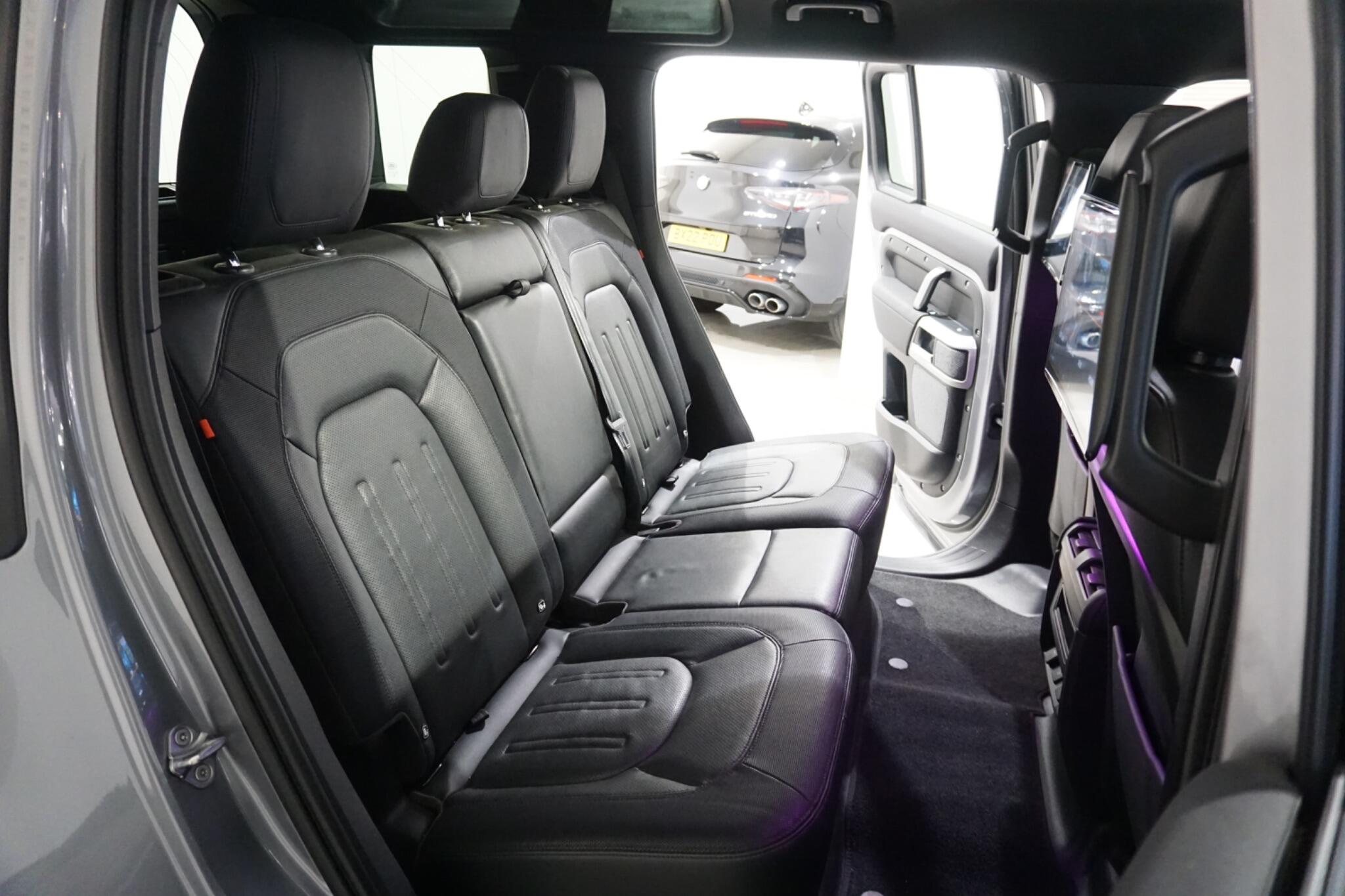 Land Rover Defender 110 3.0 D250 MHEV X-Dynamic SE SUV 5dr Diesel Auto 4WD Euro 6 (s/s) (250 ps)